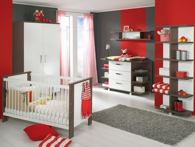 chambre-de-bébé-aménagement-idée-originale-accents-rouges