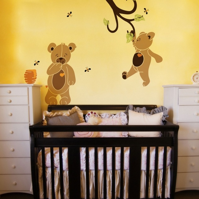 chambre-de-bébé-aménagement-idée-originale-décoration-murale-ours