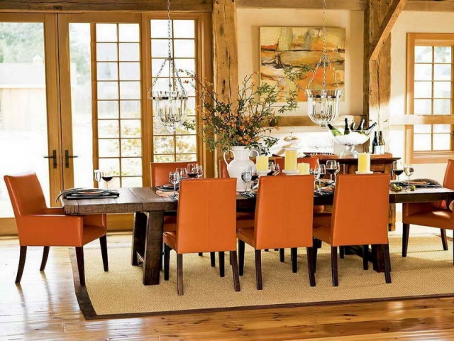 déco salle à manger couleurs-déco-salle-manger-style-vintage-chaises-orange-pâle-tapis-beige