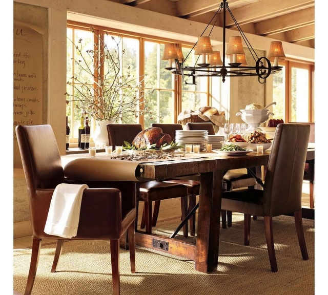 couleurs-déco-salle-manger-table-bois-chaises-cuir-marron-lustre-vintage