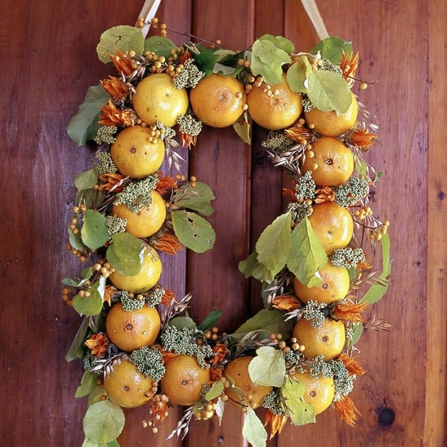 couronne de Noël DIY matériaux-naturels-citron-feuilles