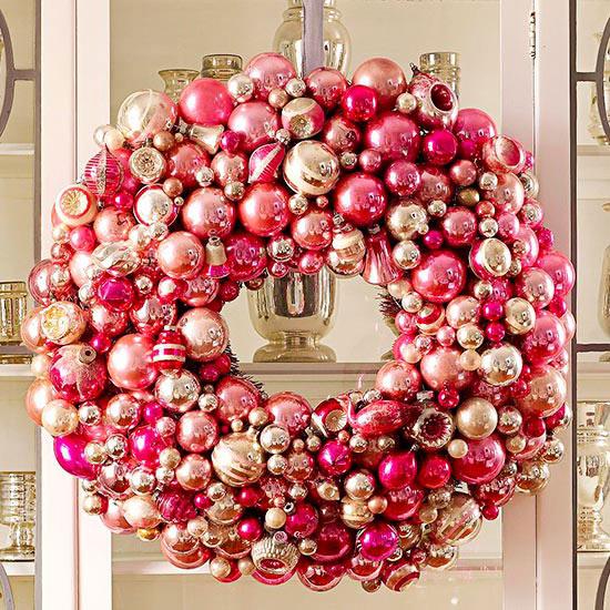 couronne-de-Noël-porte-DIY-boules-brillantes