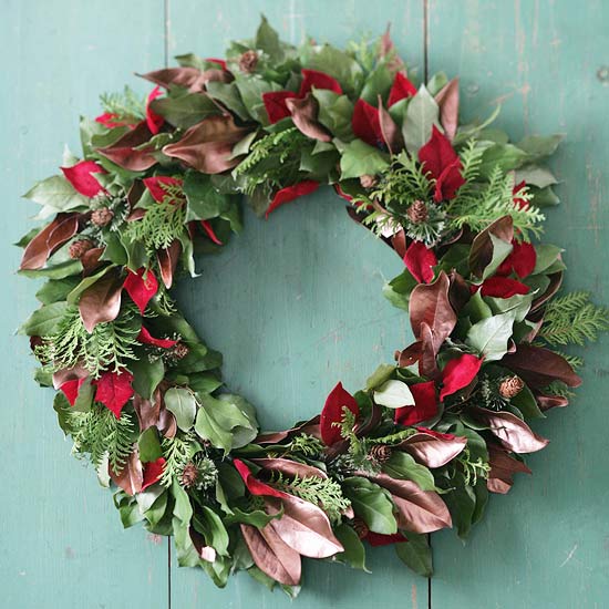 couronne-de-Noël-porte-DIY-feuilles-rouges-vertes