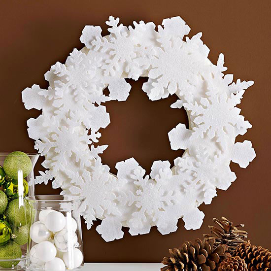 couronne-de-Noël-porte-DIY-flacons-neige