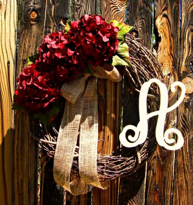 couronne-décorative-branches-hortensias-iniale-famille