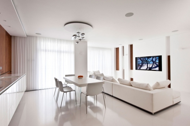 cuisine-ouverte-salon-20-idées-modernes-table-blanche-chaises-confortables-canapé-blanc
