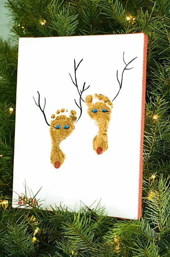 déco-Noël-faire-soi-même-première-fête-bébé-pieds-bébé-papier-décorés-bois-nez-yeux déco Noël faire soi-même