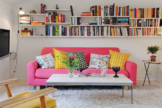 déco-appartement-moderne-idée-originale-canapé-rose-coussins
