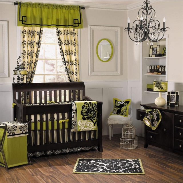 déco-chambre-bébé-28-rideaux-vert-jaune-motifs-noirs-fille déco chambre bébé