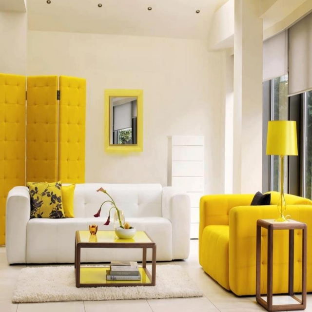 déco-intérieur-maison-idée-originale-accents-jaunes-canapé-blanc