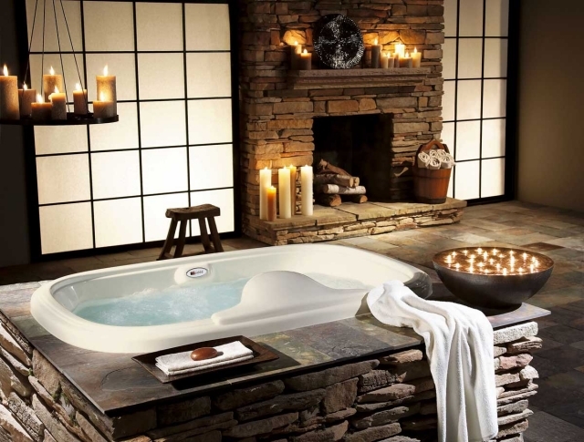 déco-intérieur-maison-idée-originale-baignoire-revêtement-pierre-cheminée-bougies