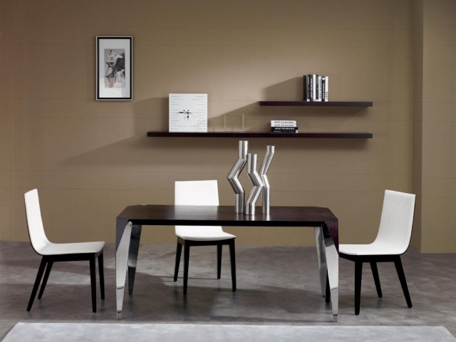 déco-salle-à-manger-idée-originale-table-recntangulaire-bois-chaises-blanches
