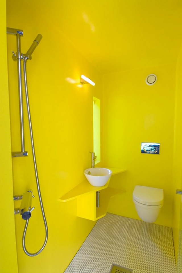 déco-salle-de-bain-idée-originale-mur-jaune