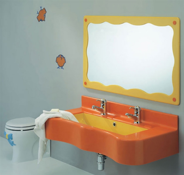 déco-salle-de-bain-idee-originale-couleur-jaune-orange-lavabo