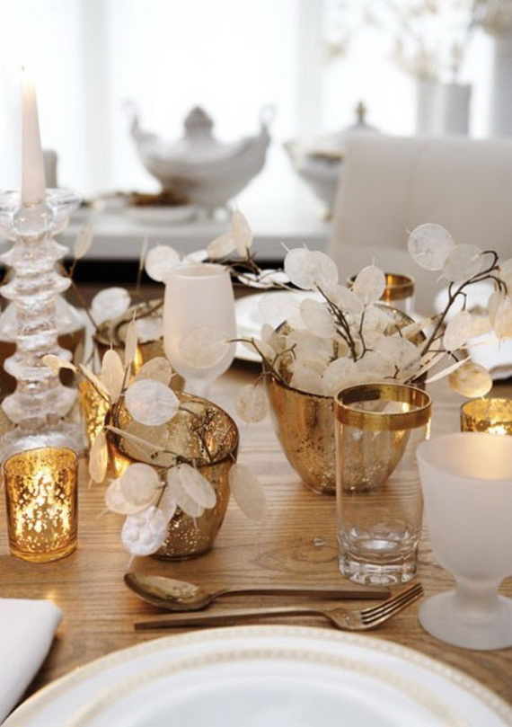 déco-table-Noël-22-idées-verres-dorés-bougeoirs-blanc déco table de Noël