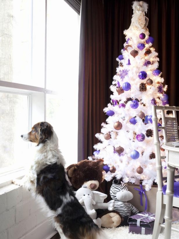décoration de Noël 2014 sapin-blanc-boules-violettes