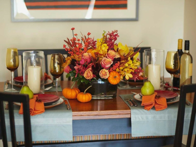 décoration-automnale-DIY-idée-originale-citrouilles-orange-bouquet-fleurs