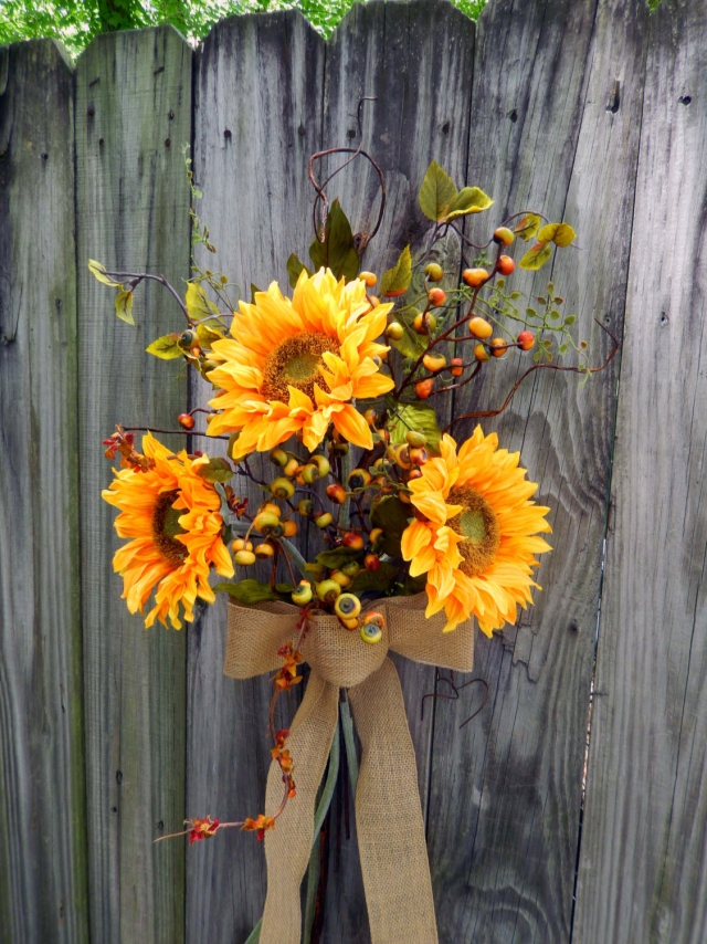 décoration-automne-tournesols-baies-ruban-lin