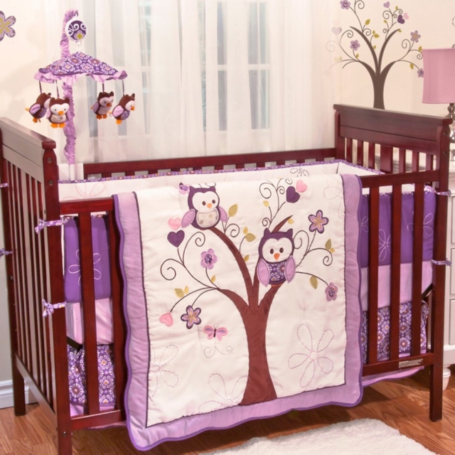 décoration-chambre-bébé-thème-hibou-couverture-lit-bébé-bois