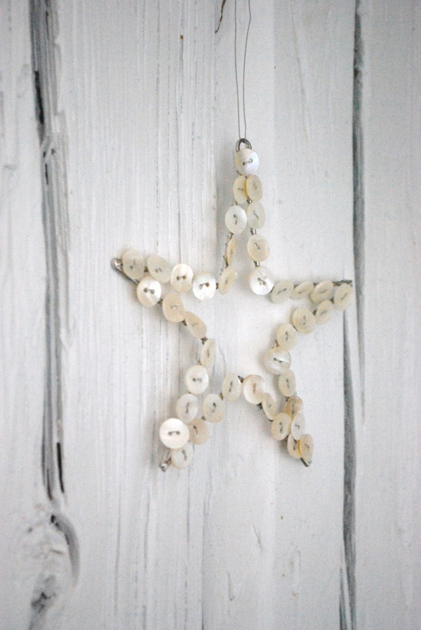 décoration-de-Noël-étoiles-boutons-DIY