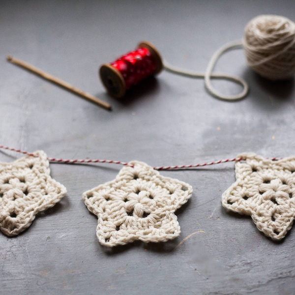 décoration-de-Noël-étoiles-tricoter-couleur-crème