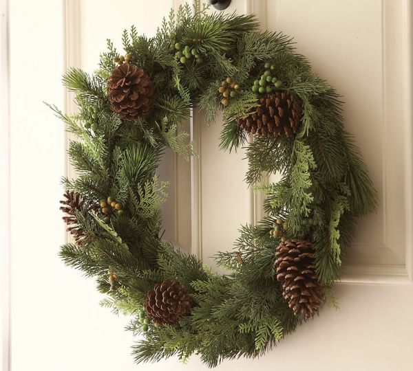 décoration-de-Noël-couronne-porte-branches-sapin-cône-pin