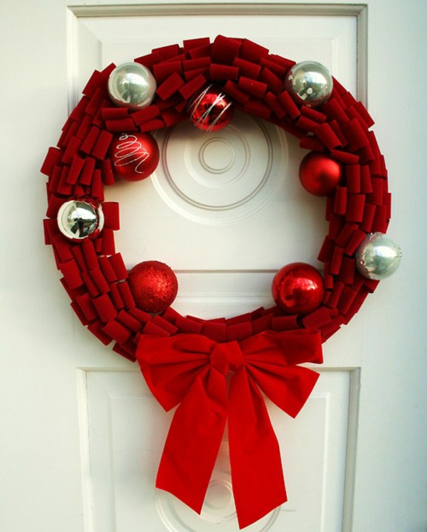 décoration-de-Noël-couronne-porte-couleur-rouge-ruban-boule