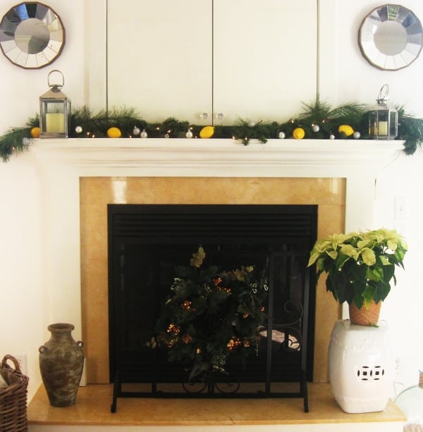 décoration-de-Noël-manteau-de-cheminée-guirlandes