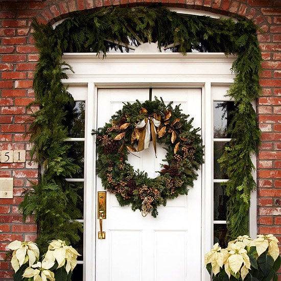 décoration-de-Noël-porte-entrée-branche-sapin-couronne