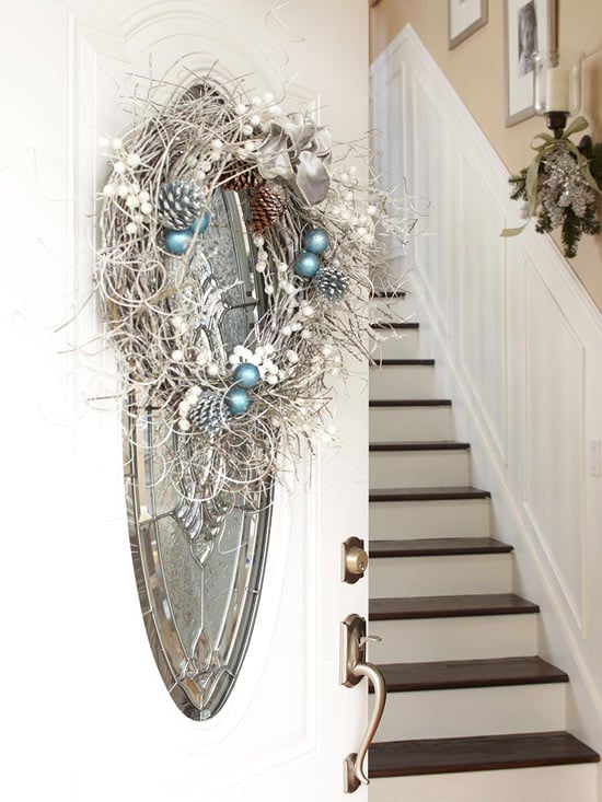 décoration-de-Noël-porte-entrée-couronne-couleur-argent