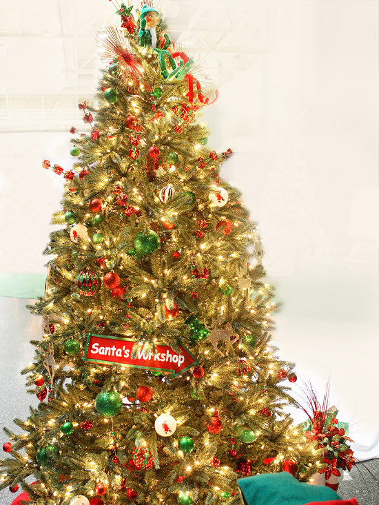 décoration-de-Noël-sapin-guirlandes-boules-décoratives-lumiaires