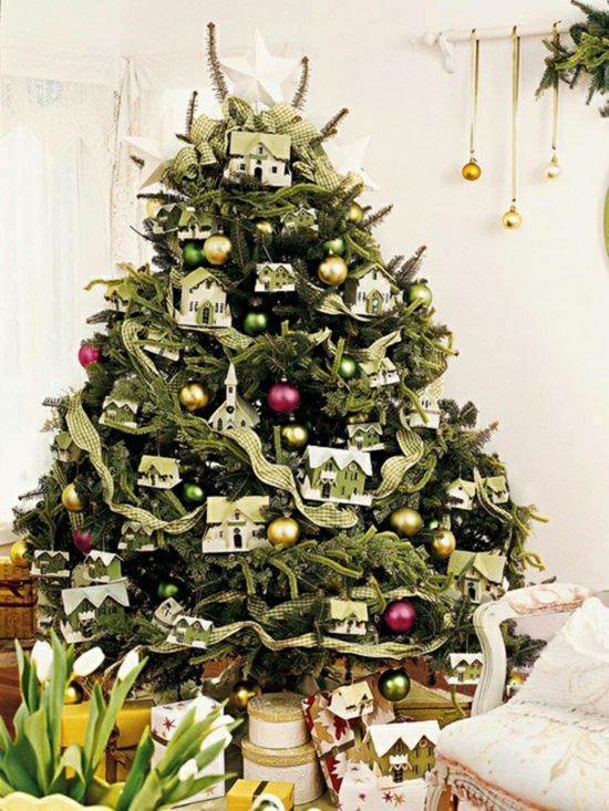 décoration de Noël sapin-idée-originale-boules-décoratives