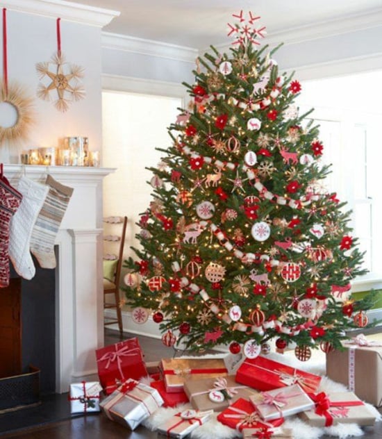 décoration-de-Noël-sapin-idée-originale-cadeaux-emballage-rouge