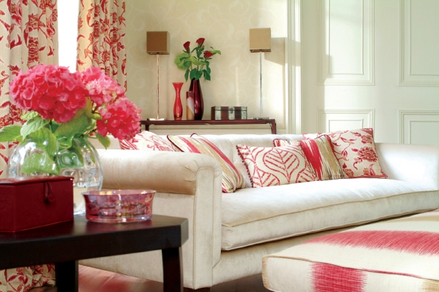 décoration intérieure décoration-intérieure-22-idées-colorées-salle-séjour-accents-rose-rideaux-motifs