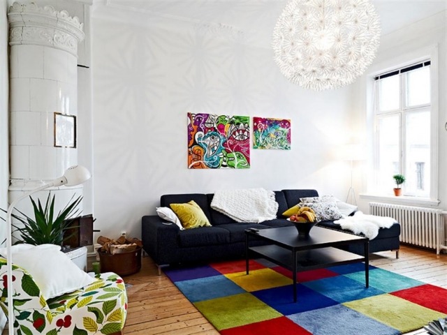 décoration-intérieure-22-idées-colorées-salle-séjour-tapis-bariolé-fauteuil-housse-motifs-fruits