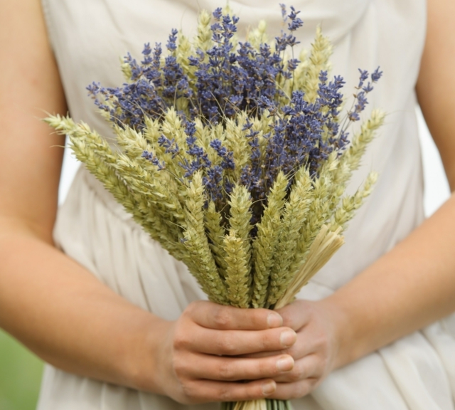 décoration de mariage en lavande bouquet-mariée-épis-blé
