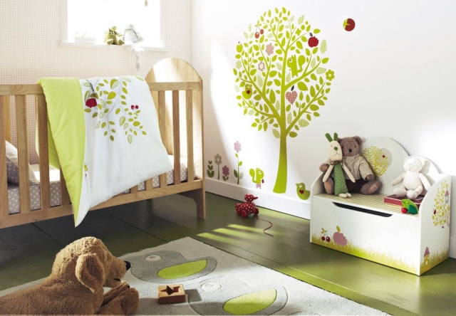 décoration-murale-chambre-bébé-arbre-vert