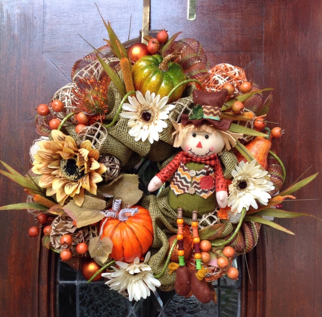 décoration-porte-entrée-automne-couronne-poupée