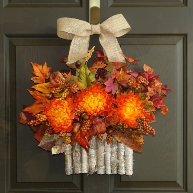 décoration-porte-entrée-automne-dahlias-oranges