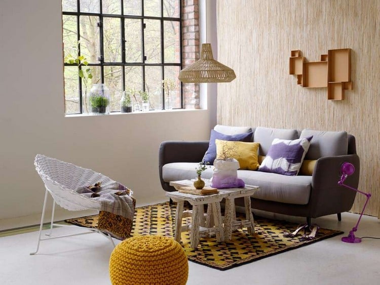décoration salon -canapé-gris-tapis-jaune-coussins-décoratifs