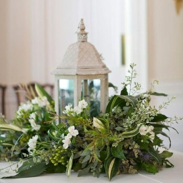 décoration de table pour Noël lanterne-feuilles-vertes