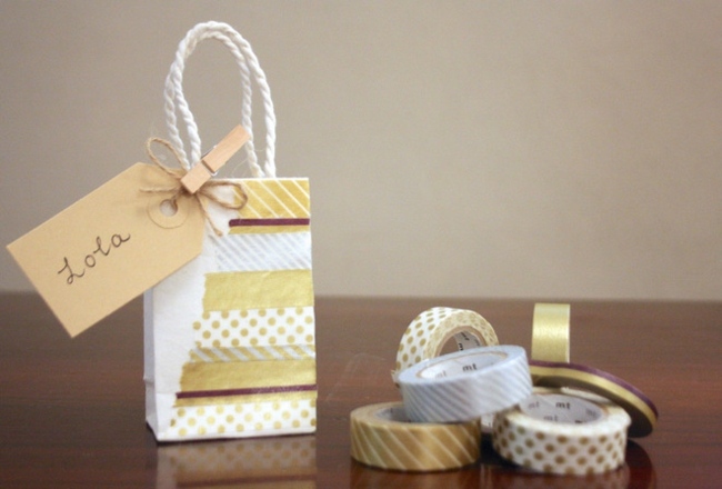 déco-arbre- Noël-DIY-papier-musique-tutoriel-message-sacs-blancs-petits-ruban