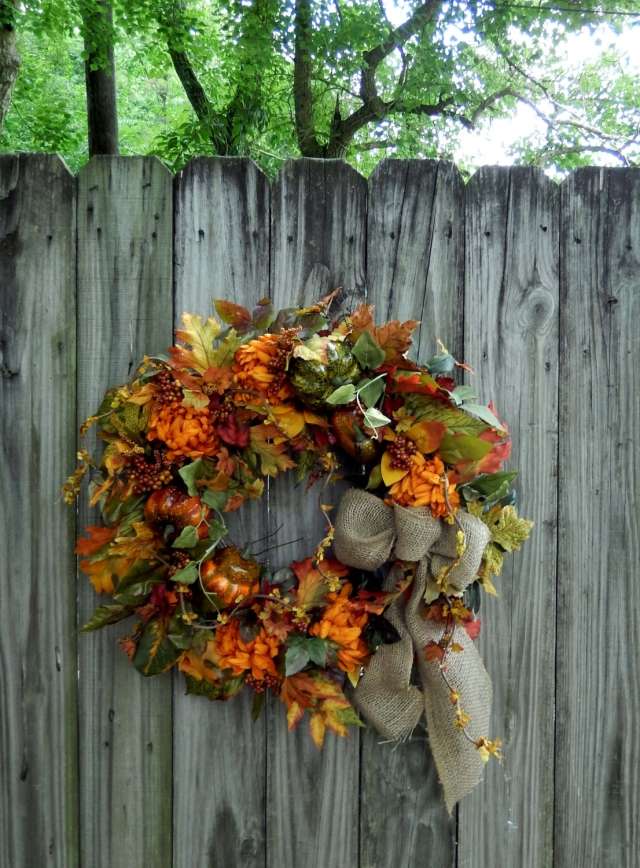 déco-automne-couronne-feuilles-ruban-jute