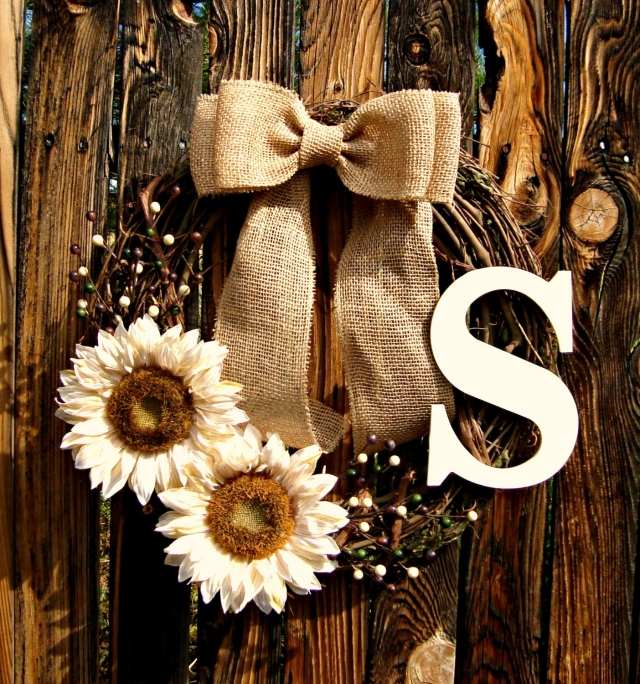 déco-automne-couronne-fleurs-blanches-ruban-jute