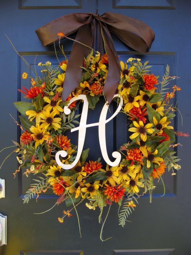 déco-automne-couronne-porte-entrée-initiale-famille