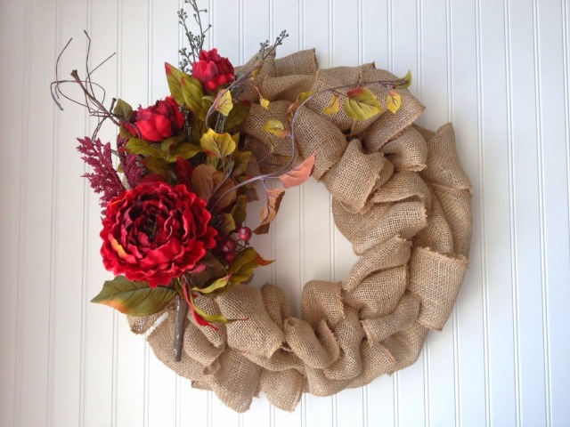 déco-automne-couronne-toile-jute-fleurs-brindilles