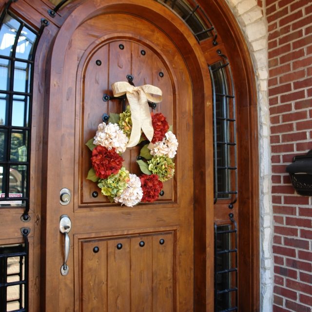 déco-automne-porte-bois-massif-hortensias