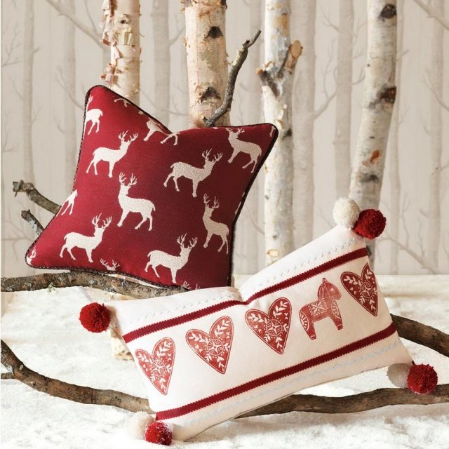 déco-noël-idée-originale-étoiles-coussins-cerfs