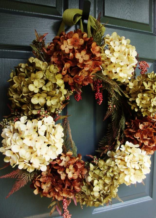 déco-originale-porte-entrée-couronne-hortensias