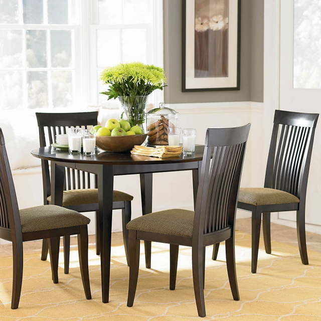 déco-salle-à-manger-idée-originale-meubles-bois-table-chaises